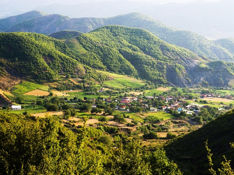 Albanien Rundreise Landschaft zwischen Elbasan und Tirana - SRD