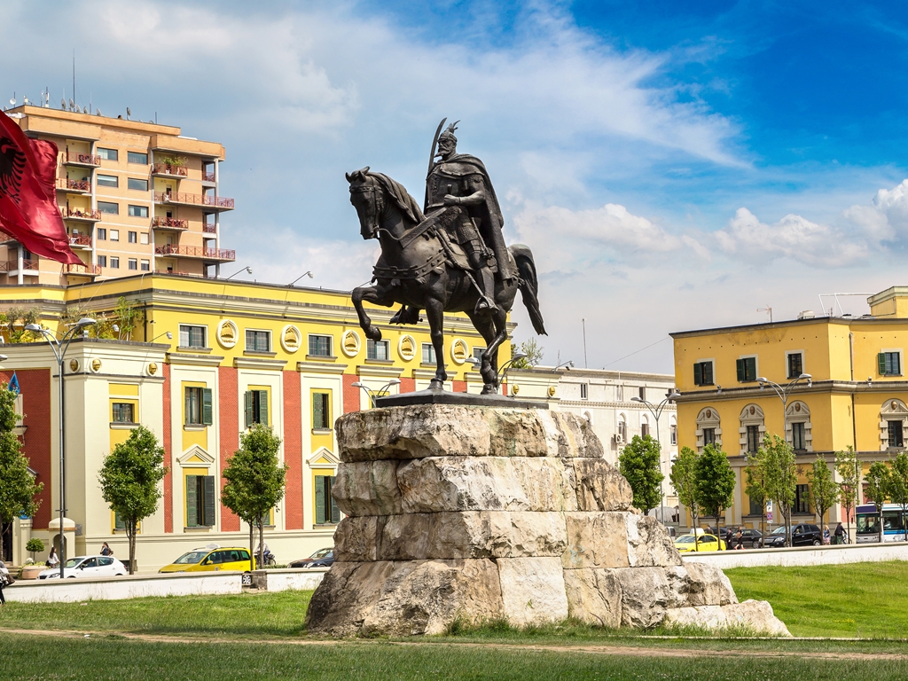 Albanien Erholen-Reise Skanderberg Platz in Tirana SRD