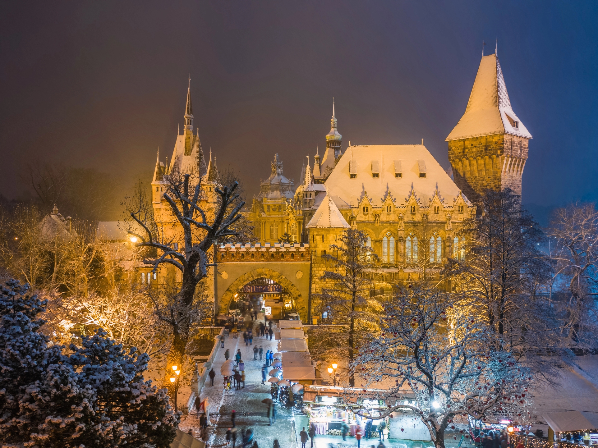 Budapest Blick auf Burg Vajdahunyad im Park Varosliget SRD