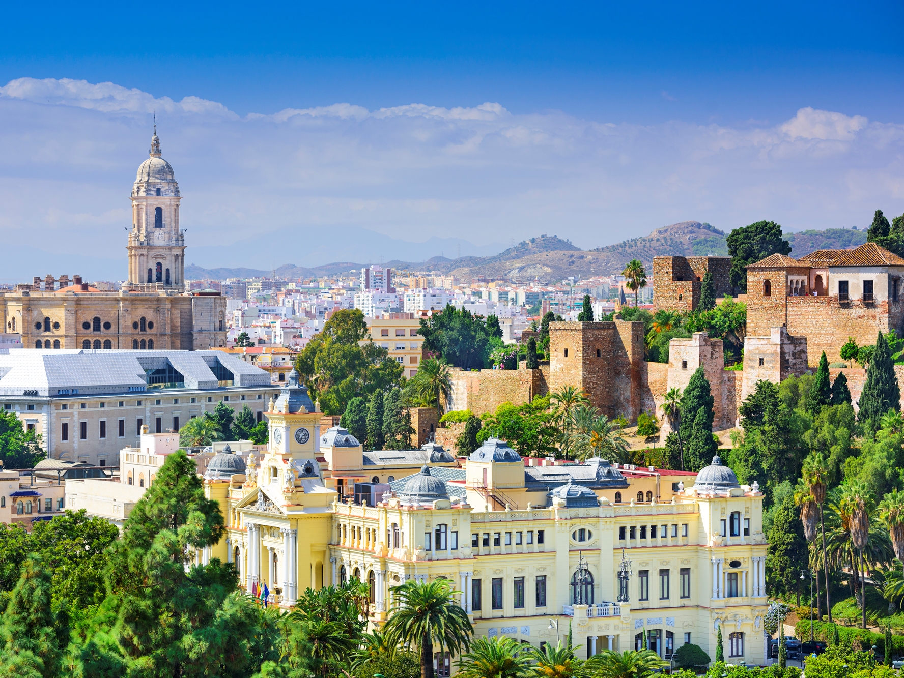Malaga Städtereise Blick auf Rathaus, Kathedrale und Alcazaba SRD