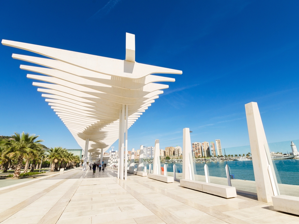 Malaga Städtereise Boulevard am Hafen SRD