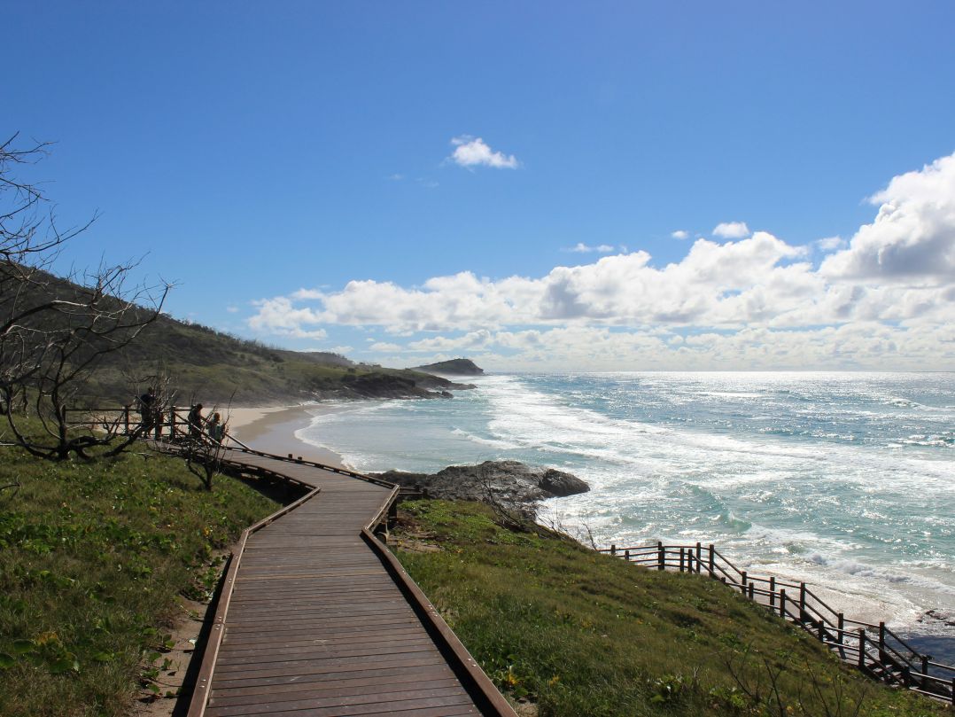 Australien Rundreise Holzweg entlang der Küste von Fraser Island