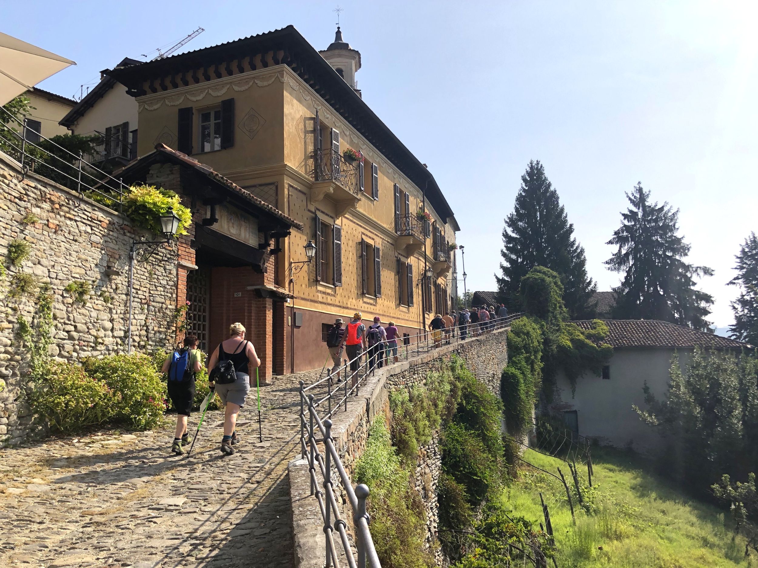 Piemont Rundreise Wanderer in Canelli