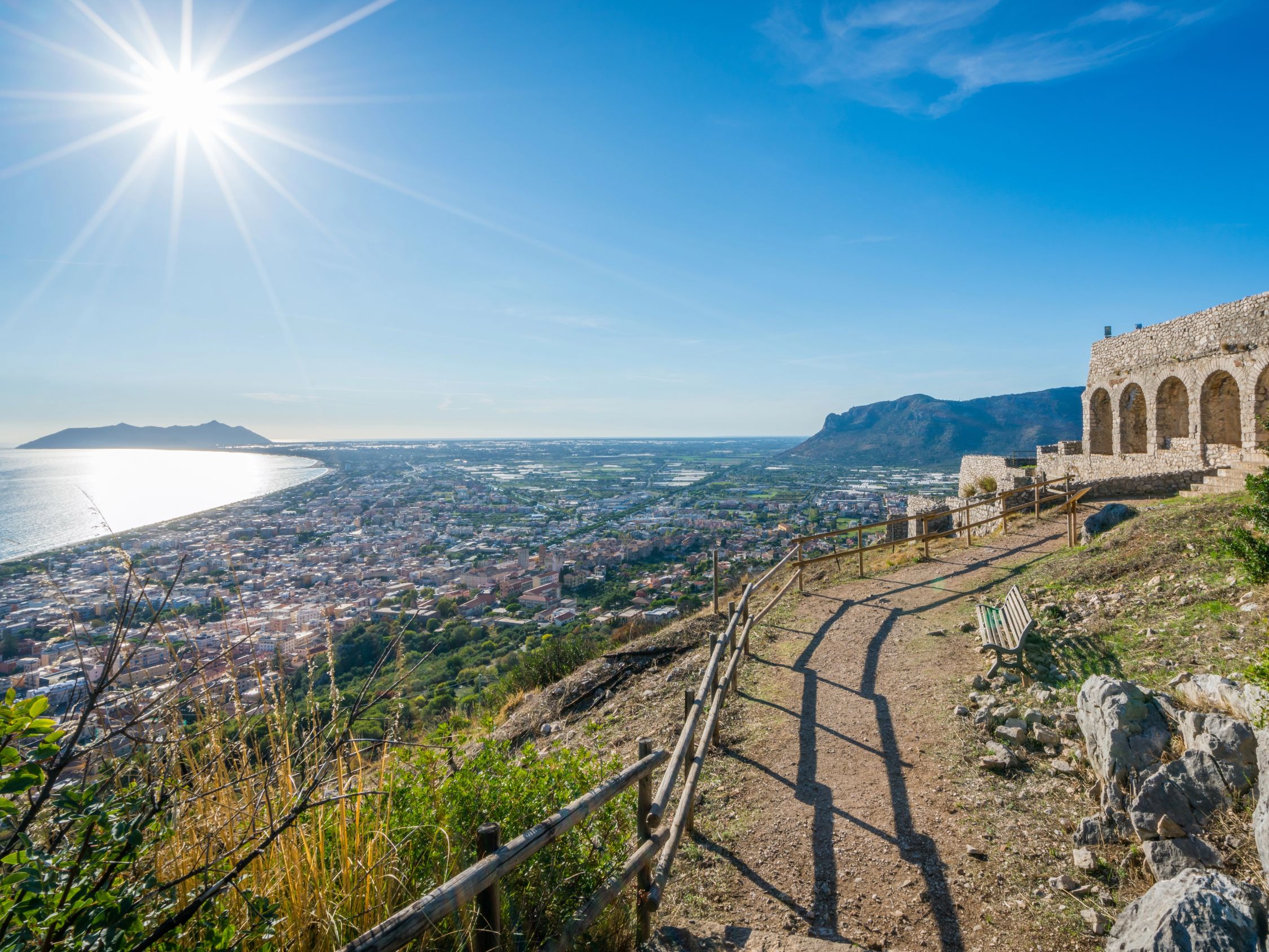 Odysseus Riviera Jupiter Tempel Blick über Terracina