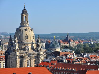 Dresden Blick über die Dächer zur Kuppel der Frauenkirche
