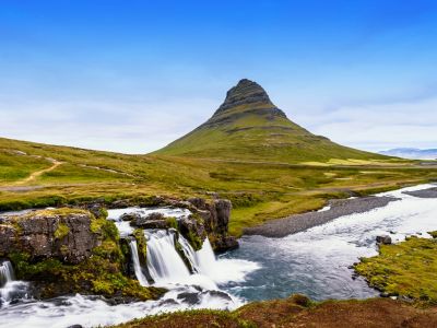 Island Rundreise Berg Kirkjufell und Wasserfall