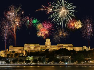 Budapest Städtereise Silvesterfeuerwerk über der Burg SRD