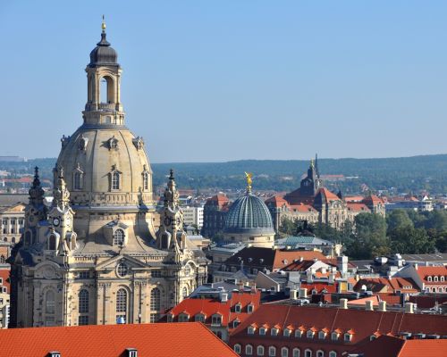 Dresden Blick über die Dächer zur Kuppel der Frauenkirche