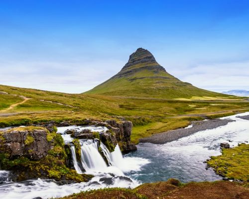 Island Rundreise Berg Kirkjufell und Wasserfall