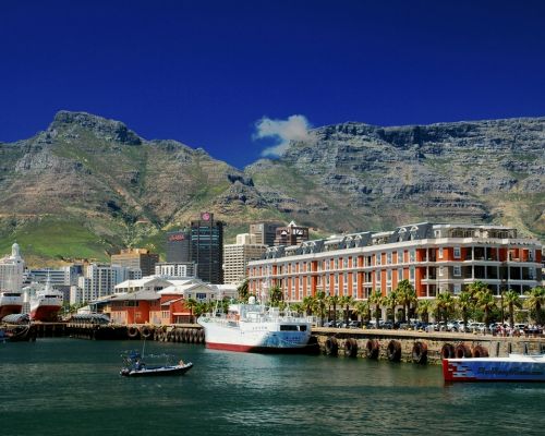Südafrika Blick auf die Waterfront und den Tafelberg in Kapstadt