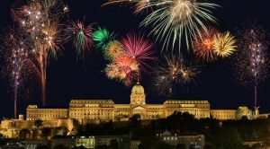 Budapest Städtereise Silvesterfeuerwerk über der Burg SRD