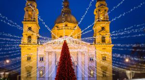 Budapest Städtereise Weihnachtsbaum vor St. Stephans Basilika SRD