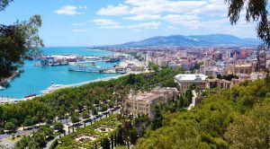 Malaga Städtereise Blick auf die Stadt mit Rathaus SRD